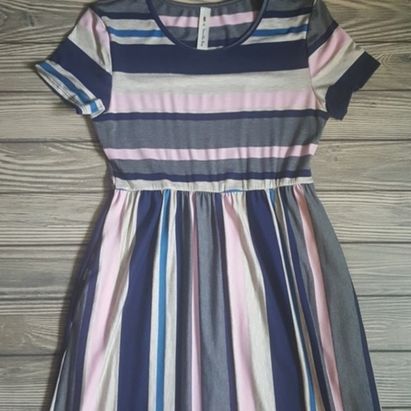 Stripe Maxi Dress with  pockets - Picture 3 of 3